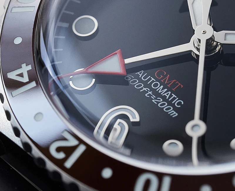 SCUTUMETTE T062 Auto GMT Herrenuhr Dual Time Zweifarbige Keramiklünette Leuchtend im Dunkeln Tägliches Globales Reisen Outdoor 200M Schwimmfestes Gummiarmband – Detail 9