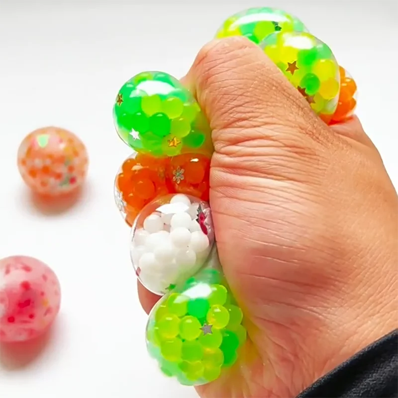 ミニクリスマスストレスボール 3.5cm スクイーズ感覚玩具 子供と大人向け 抗不安緩和 パーティーギフト
