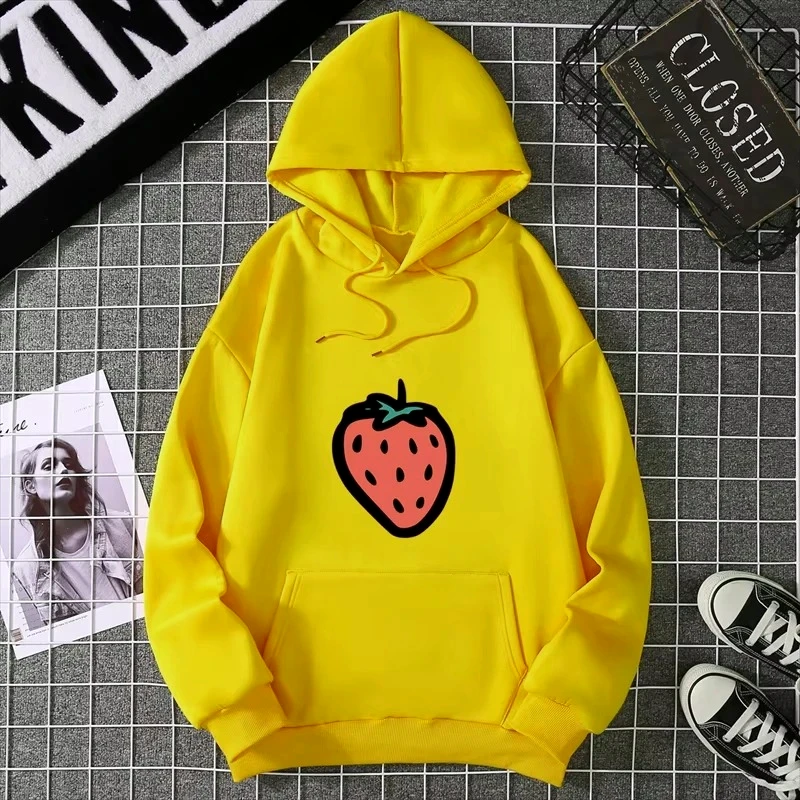 2025 Nieuwe Sweatshirt Met Capuchon Aardbei Cartoon Print Winter Herfst Streetshirt Mode Dragen Casual Hoodie Dameskleding