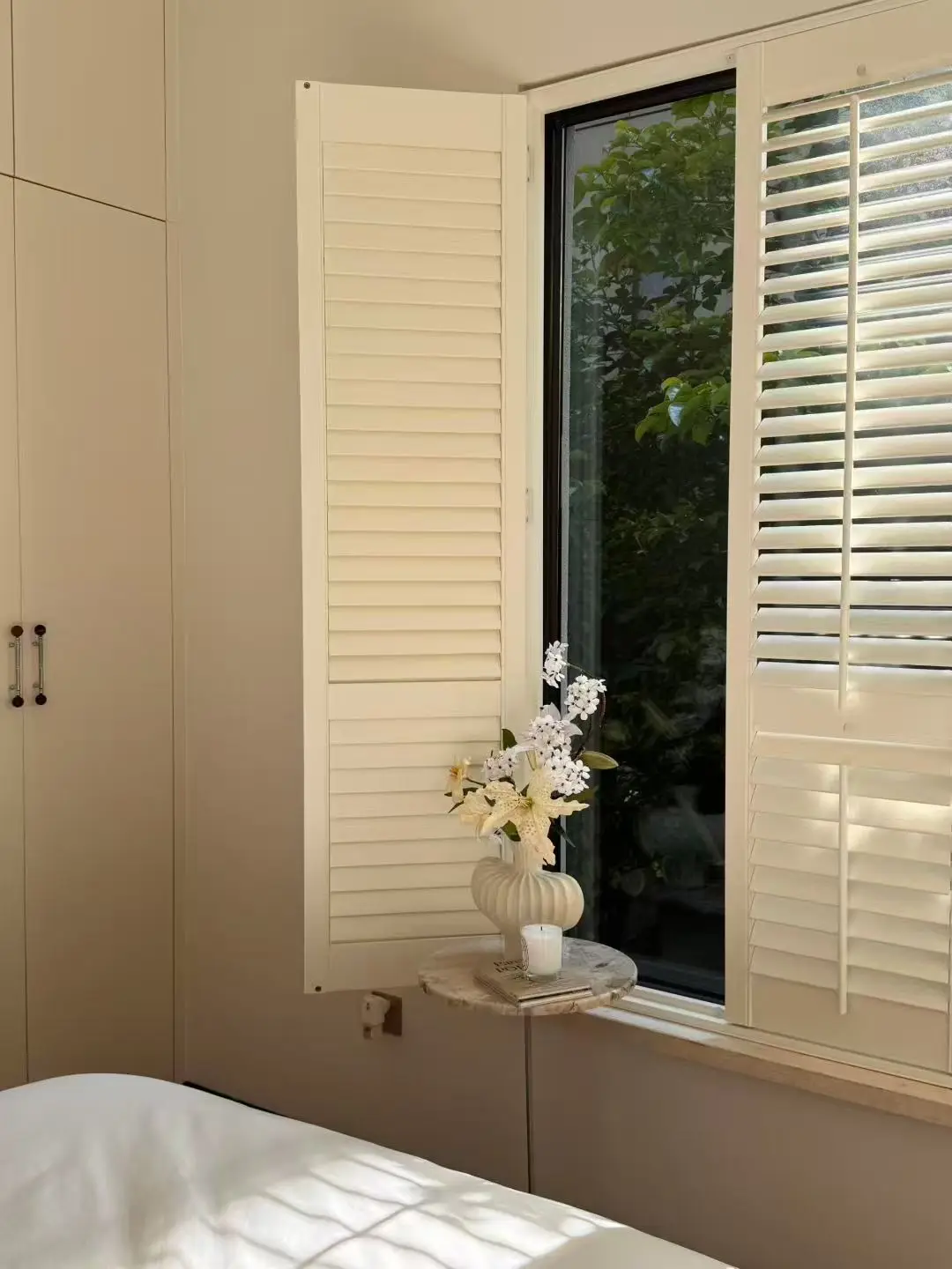 Customization Plantation Shutters Basswood Custom Made Interior Premium Window Treatment for Farmhouse & Hotel Use Eco-Friendly