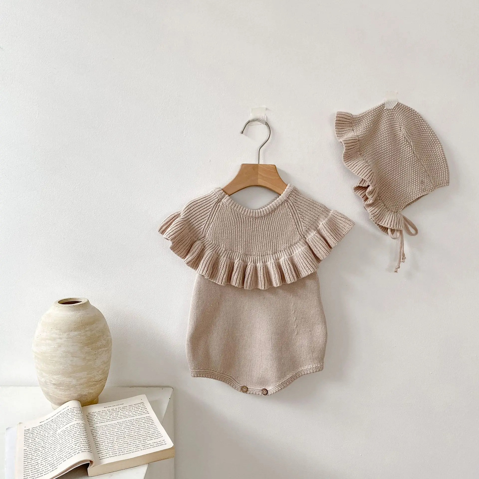 autumn new baby clothes cotton sweater Jumpsuit baby baby knitted Ruffle sleeveless romper hat