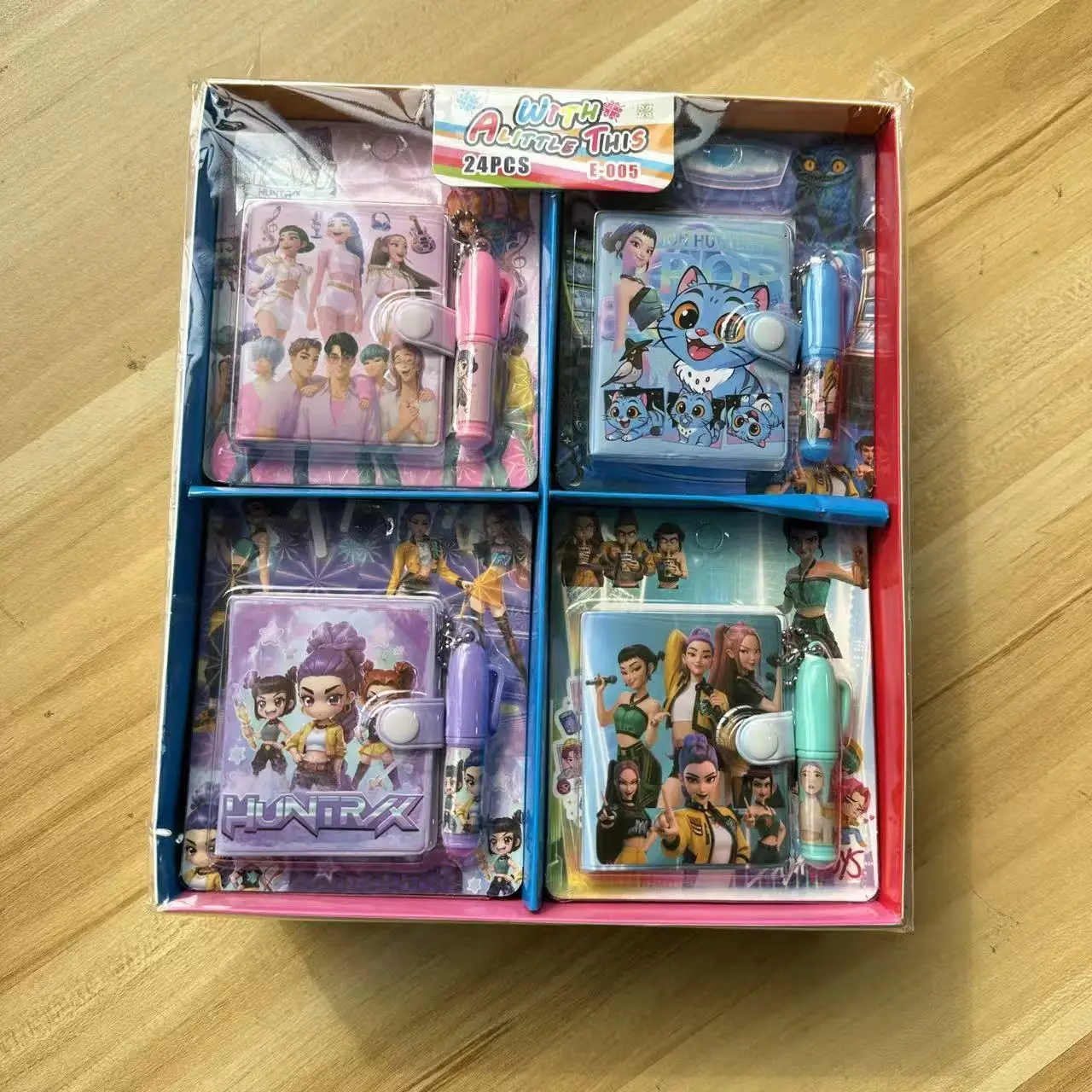 

Новый набор канцелярских принадлежностей KPOP Demon Hunter Girls: блокнот и шариковая ручка, маленький набор, подарок для студентов