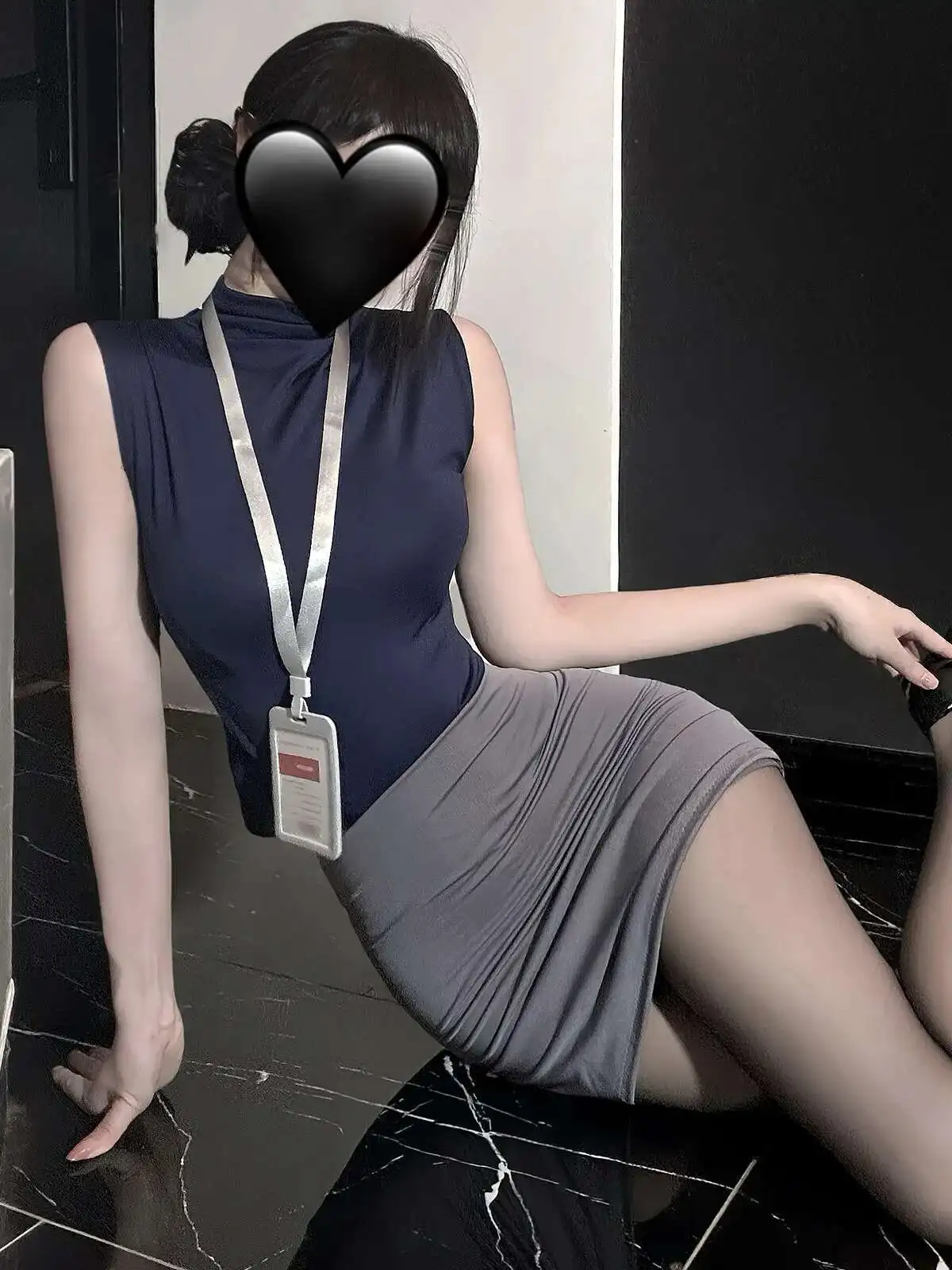 

Сексуальная униформа секретаря, искушение, юбка, комплекты, сплошной цвет, деформированные бедра, очаровательные комплекты юбок без рукавов Pure Desire для ночного клуба U28Z