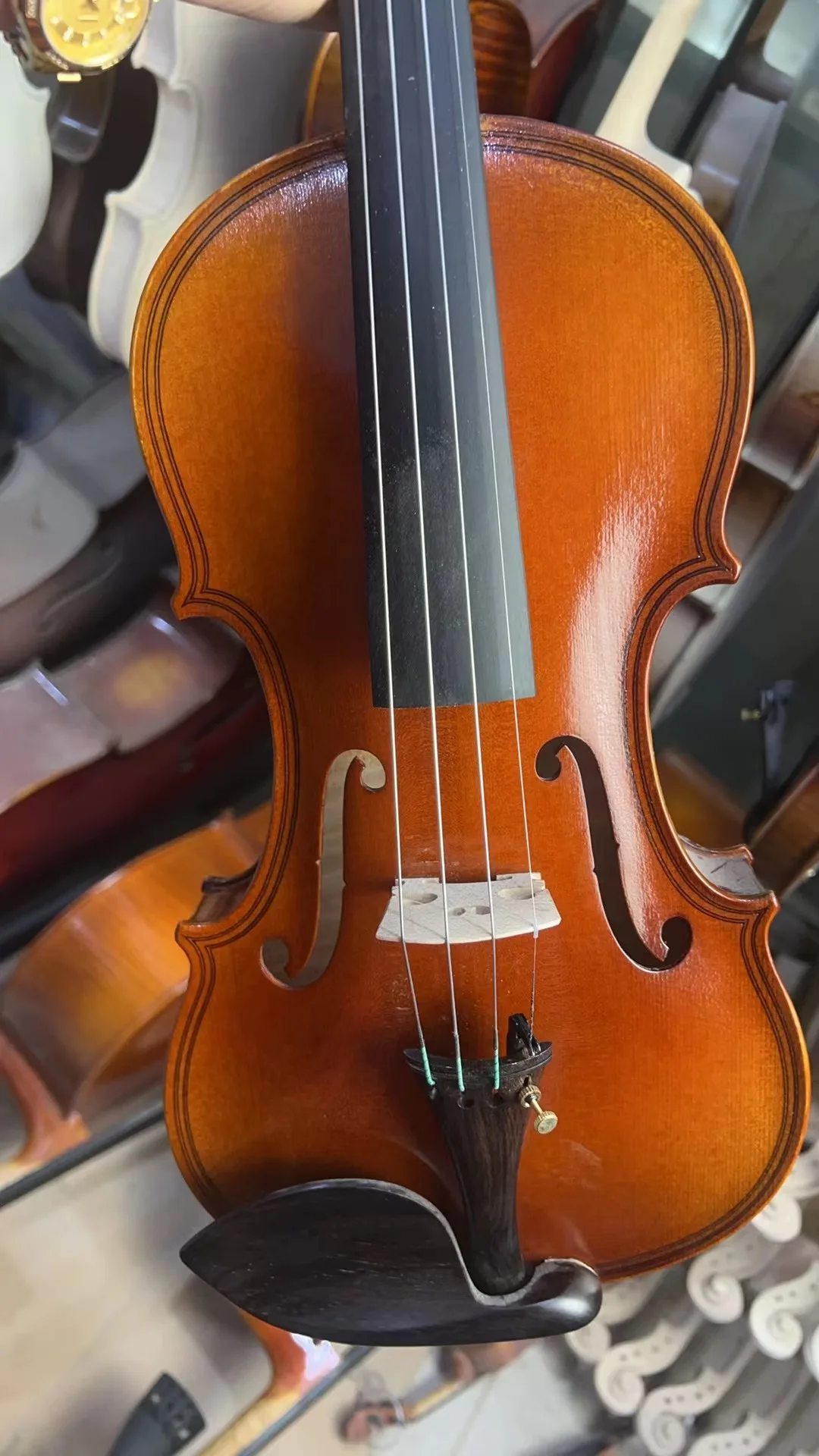 4/4 Physical shooting: Machini violin in stock, good sound, high evaluation.