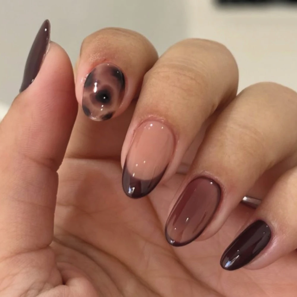 

Fashion Fall Wearable Almond Nail Art Black Brown Halo Dyeing French False Nails Detachable Finished Fake Nails Press on Nails