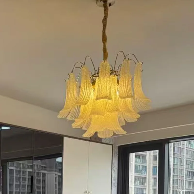 北欧スタイルのムラーノシャンデリア、馬蹄型のガラスデザイン、調節可能な吊り下げチェーン、丸型調光可能な光沢照明