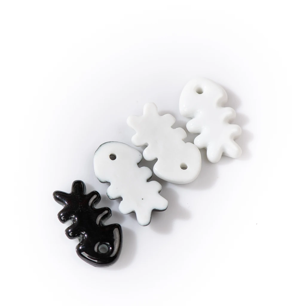 Black And White Ceramic Fish Bone Necklace Pendant Porcelain DIY Accessories Wholesale Z042 Kralen