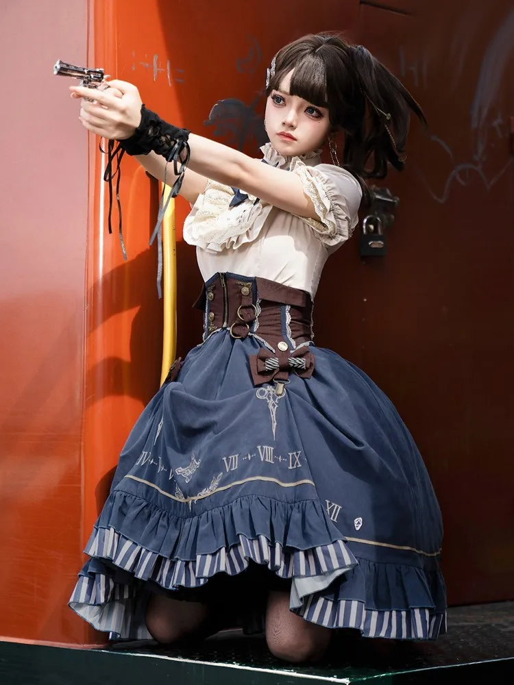 A short-sleeved set with gilded hands and daily punk style dress