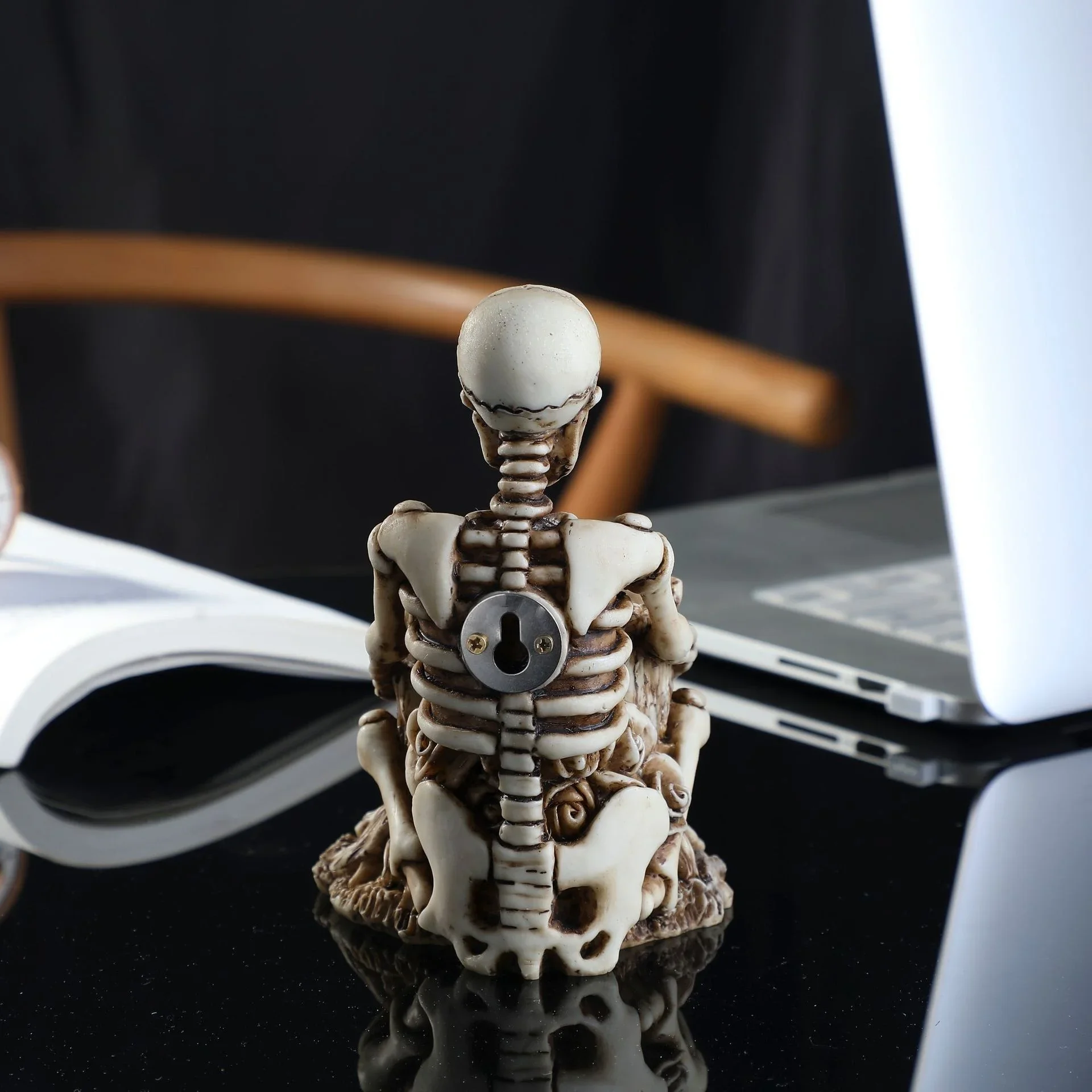 New Skull Multi-functional Storage Holder Office Desk Organizer Pen Holder Resin Make Up Storage Halloween Gifts