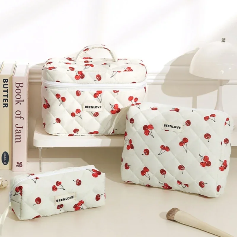Organizador de almacenamiento, bolsa de maquillaje con estampado de cereza, bolsa de cosméticos acolchada, bolsa de cosméticos de viaje grande, bonita bolsa de maquillaje de algodón