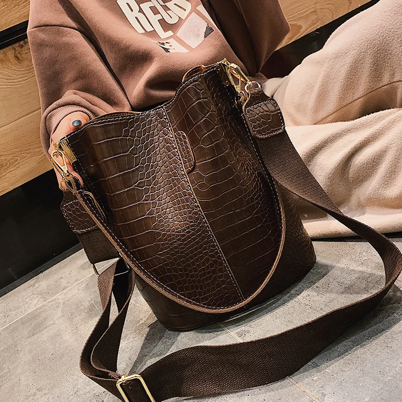 Fashion Women 2021 New Pattern Single Shoulder Bucket Large Capacity Broadband Messenger Bag Handbags Luxury Handbag