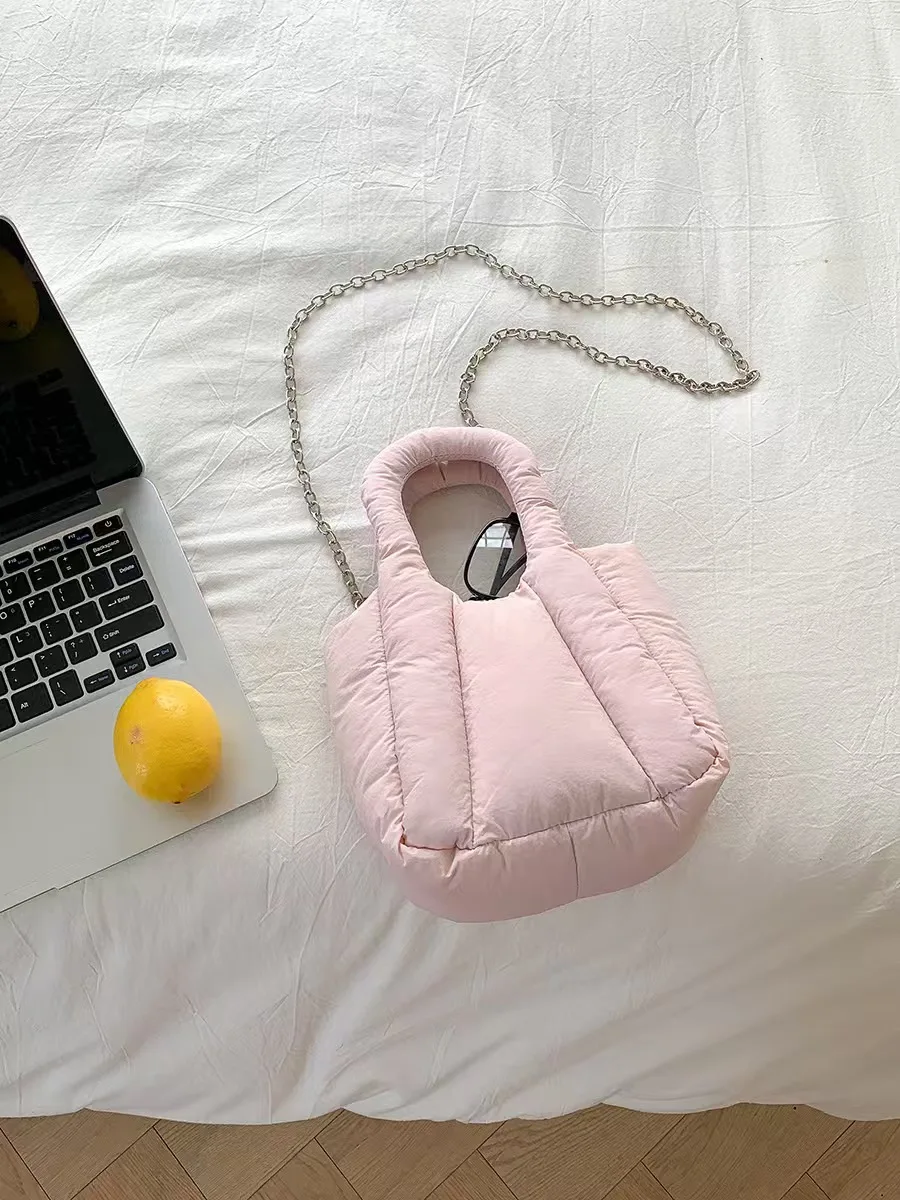 Bolso cuadrado pequeño, lindo y suave bolso de cadena exquisito y versátil bolso cruzado personalizado y moderno bolso de viaje bolso de regalo para niña linda nuevo diseño de nicho de estilo coreano bolso nube bolso