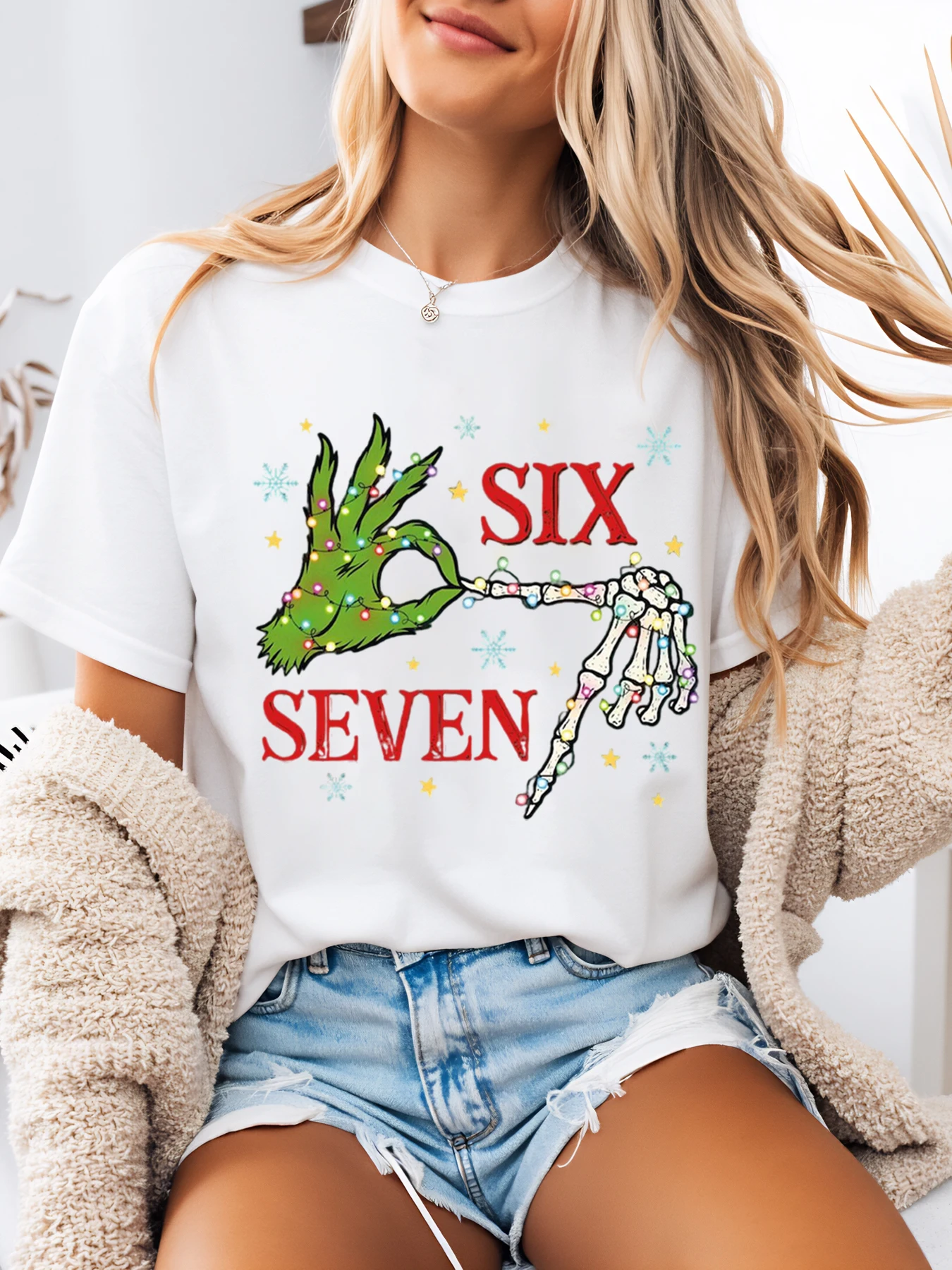 Koszulka damska z nadrukiem Grinch, dłoni i szkieletu, motyw świąteczny, na imprezę, na co dzień, biała, plus size