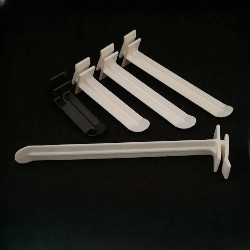 عبوة واحدة من حزمة المنتجات البلاستيكية، خطافات مسطحة للتعليق، سلع تخزين بيضاء لرف رف الورق المقوى #6