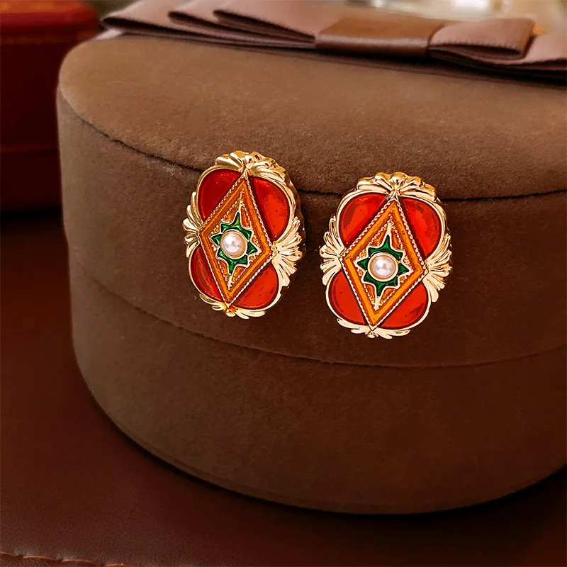 Medieval retro earrings for women, vintage fashionable and versatile earrings, niche light luxury and high-end accessories