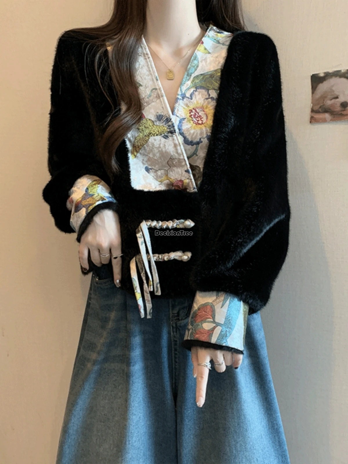 

2025 new chinese improved retro fashion style thickened winter women loose cross collar long sleeve printed short tang suit top