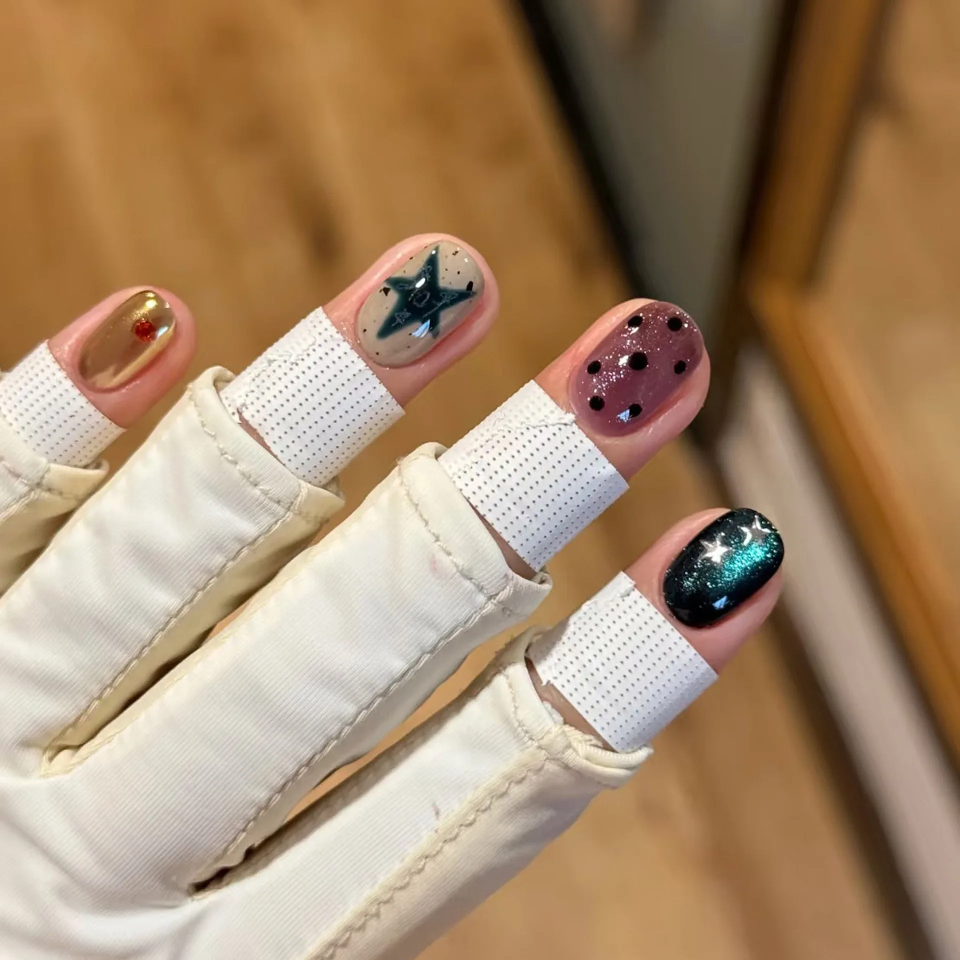 10個入り レトロスタイル スターウェーブ ドットグリッド柄 ハンドメイドネイル つけ爪 グリーンキャッツアイ ペンタグラムチップ 女性向け 上品な装飾付き