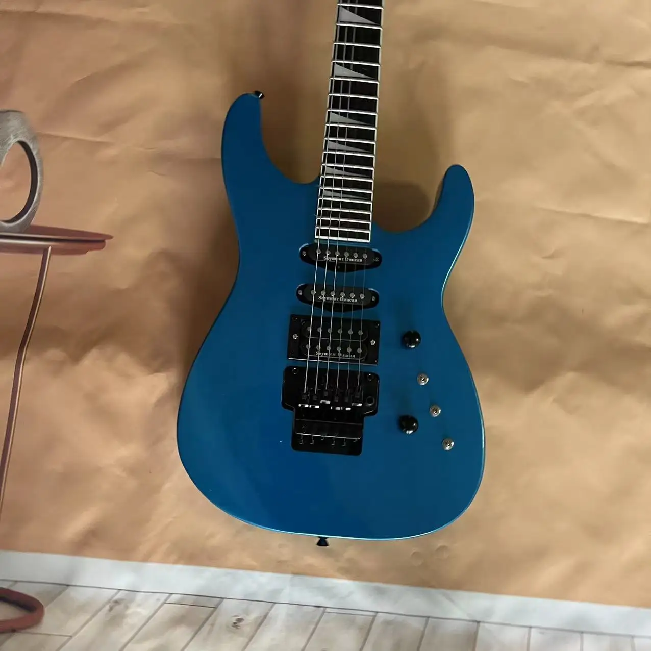 6 string electric guitar in stock, metal blue body, black accessories, factory real pictures, can be shipped upon order, free ho