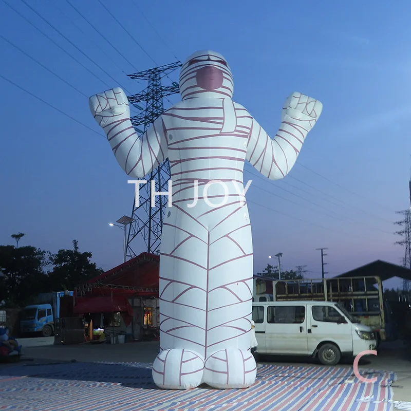 snel luchtschip tot deur, buiten gigantische reclame opblaasbare monster mummie, zombie eng opblaasbaar mummie model voor Halloween