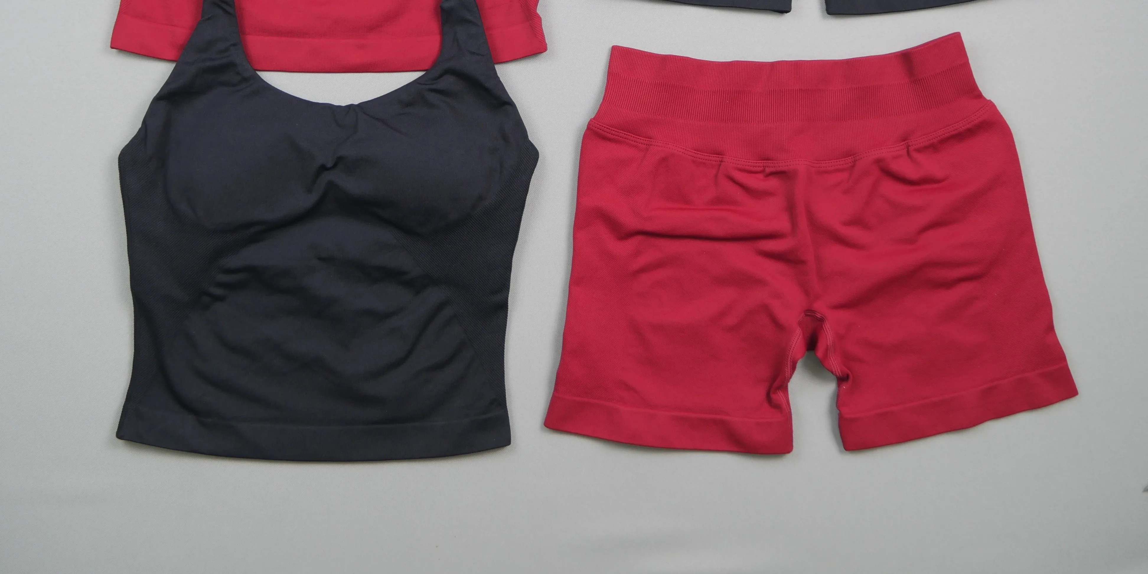 Nahtloses 2-Teiliges Yoga-Set für Damen, Langes Tanktop mit Breiten Trägern, Bauchkontrolle, Hochtaillierte Shorts, Schnelltrocknend, Hochelastisch, für Fitness – Detail 7