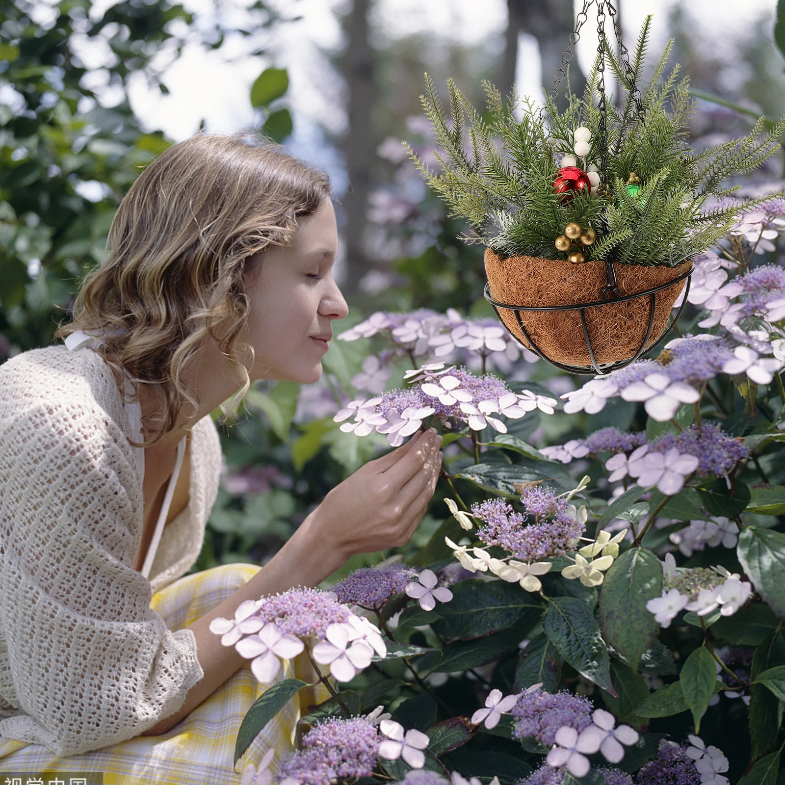 

Artificial Christmas Hanging Basket Pine Needle Berry Balls Exquisite Anti-Wear Xmas Porch Front Door Decor Long-Lasting Hanging