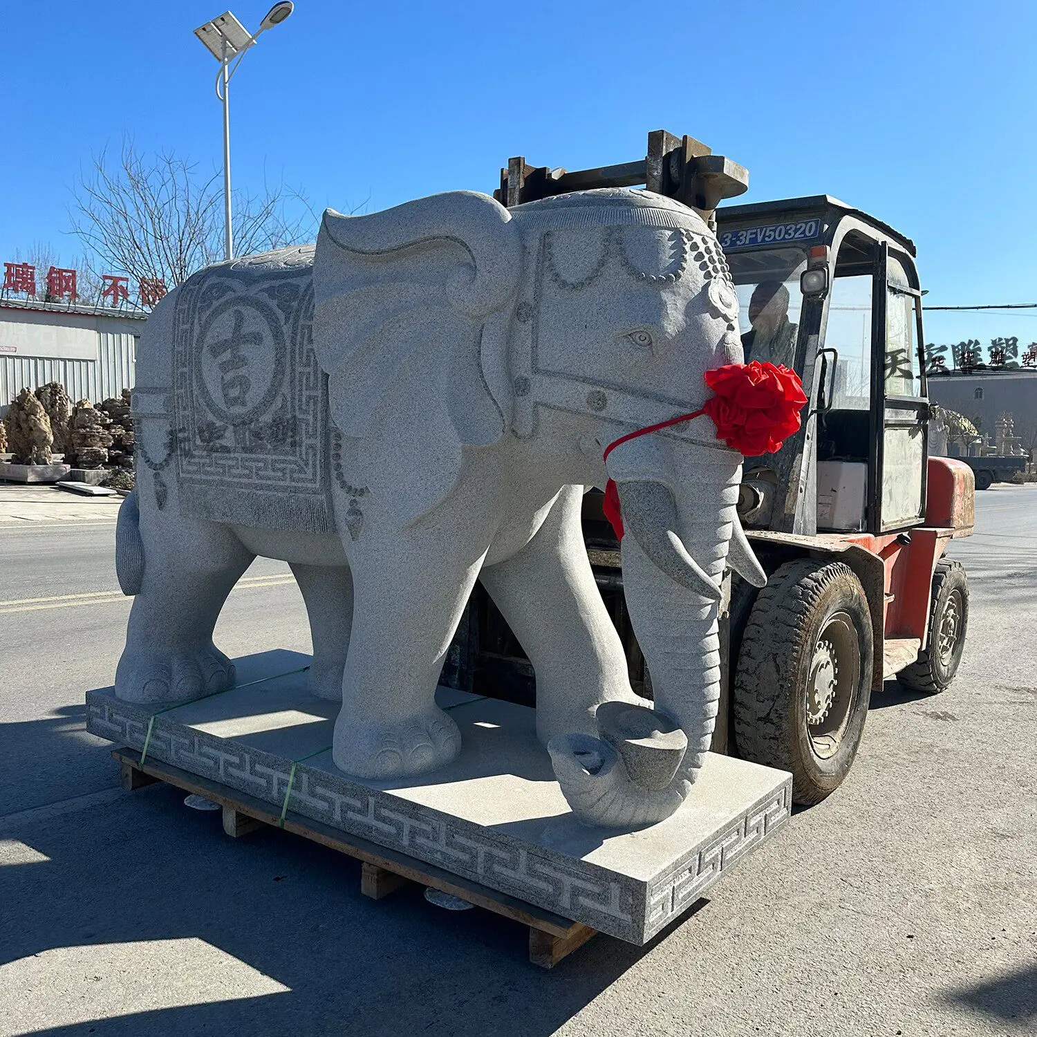 Granite stone sculpture elephant pair, company hotel temple factory entrance town house lucky bluestone elephant ornament