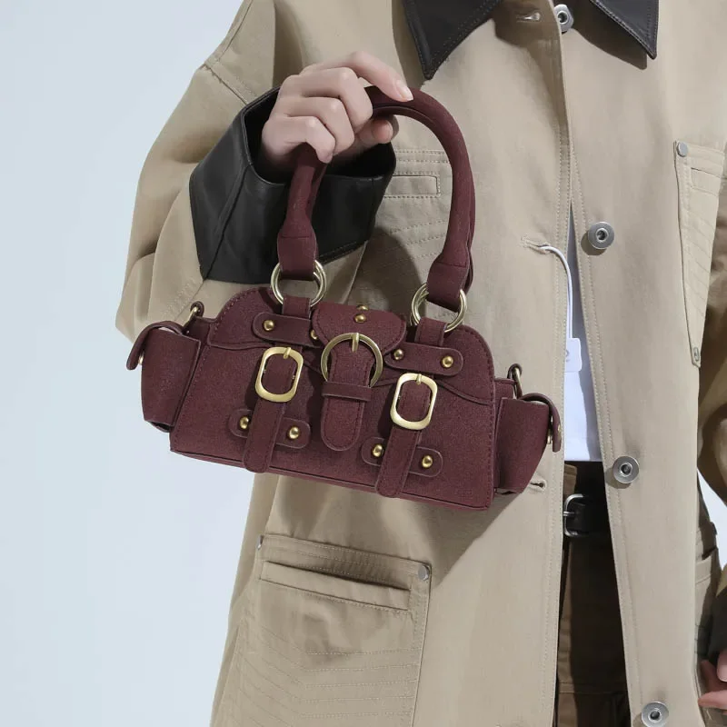 حقائب كتف وكروس مربعة الشكل من جلد الغزال الصناعي الصلبة لشتاء 2025 تصميم أنيق حقائب يد متعددة الاستخدامات ذات شعبية كلاسيكية للنساء