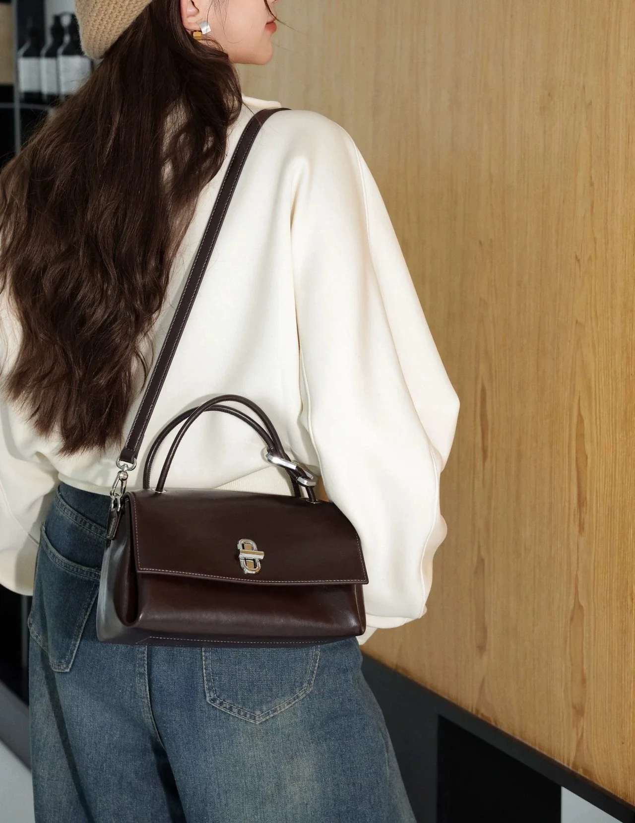 

Luxury Vintage Women's Leather Messenger Bag High-End Fashion Versatile Small Square Handbag Niche Design
