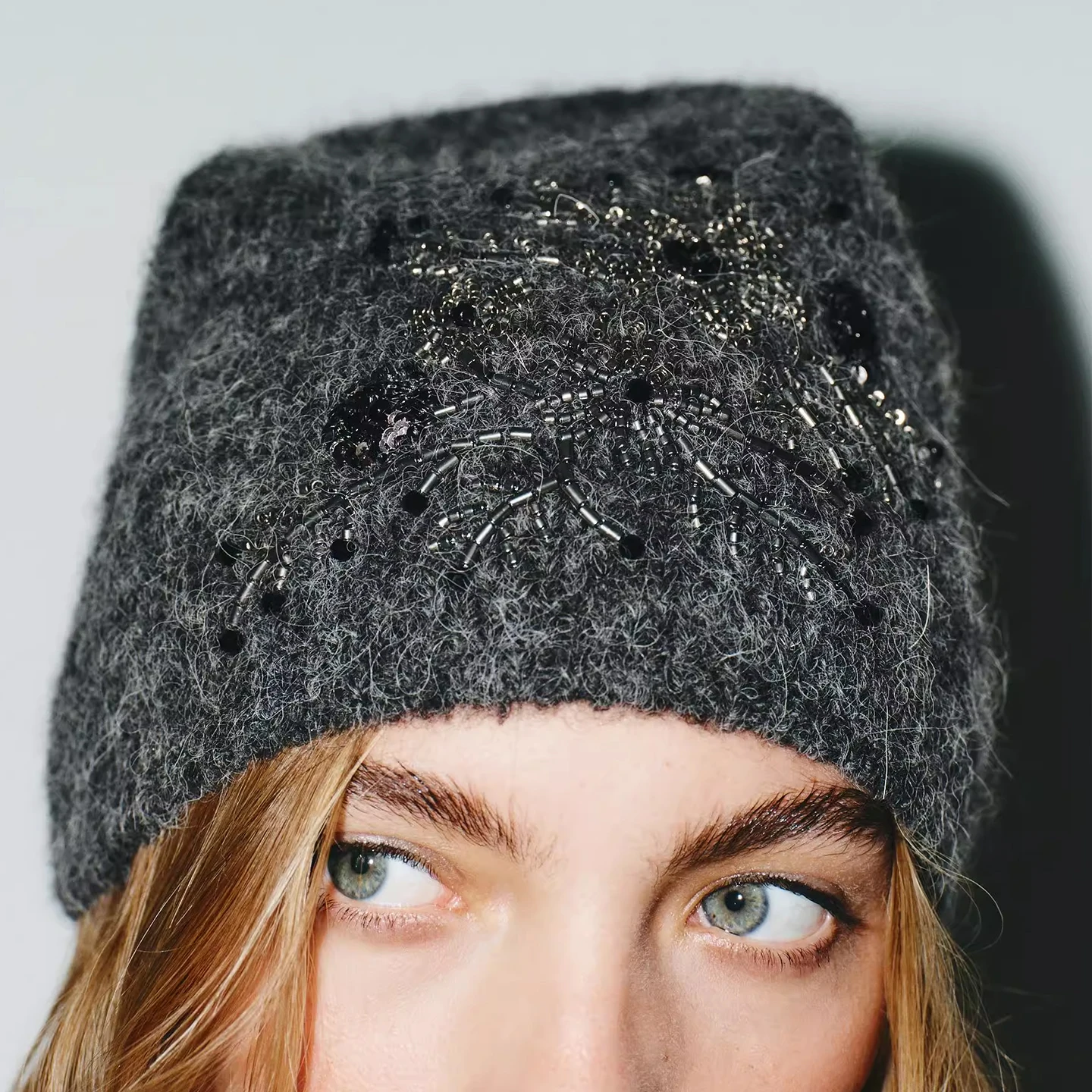 New Women's Style Knitted Scarf And Hat Set Autumn 2025 Fashion Trend No-Collar Knitwear Two-Piece Set Brand Unbranded