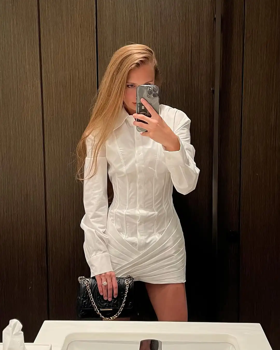 เดรสเชิ้ตผู้หญิง คอวี แขนยาว ทรงเข้ารูป กระโปรงชายไม่เท่ากัน ดีไซน์เก๋ แฟชั่นทันสมัย สำหรับผู้หญิง ปี 2025 สไตล์ลำลอง ใส่ได้ทุกวัน