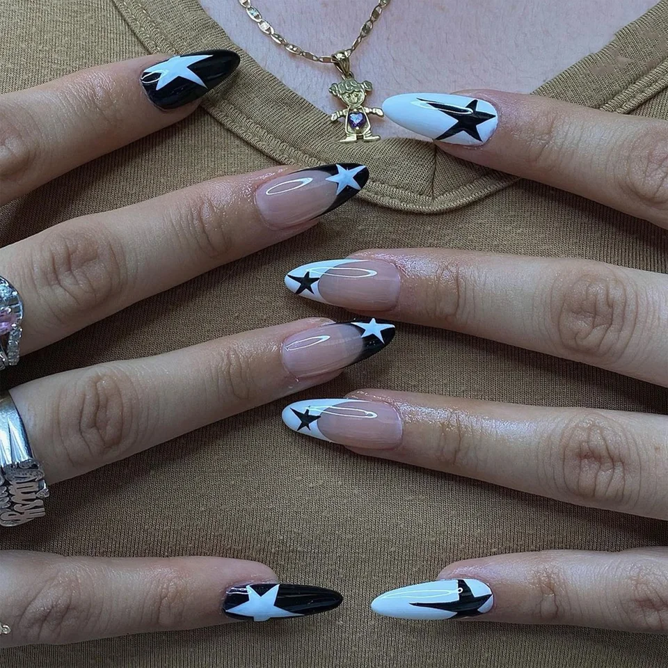 24 uñas postizas y2k diseño llama plateada uñas de presión acabadas modernas en forma de almendra para regalo de chicas 4