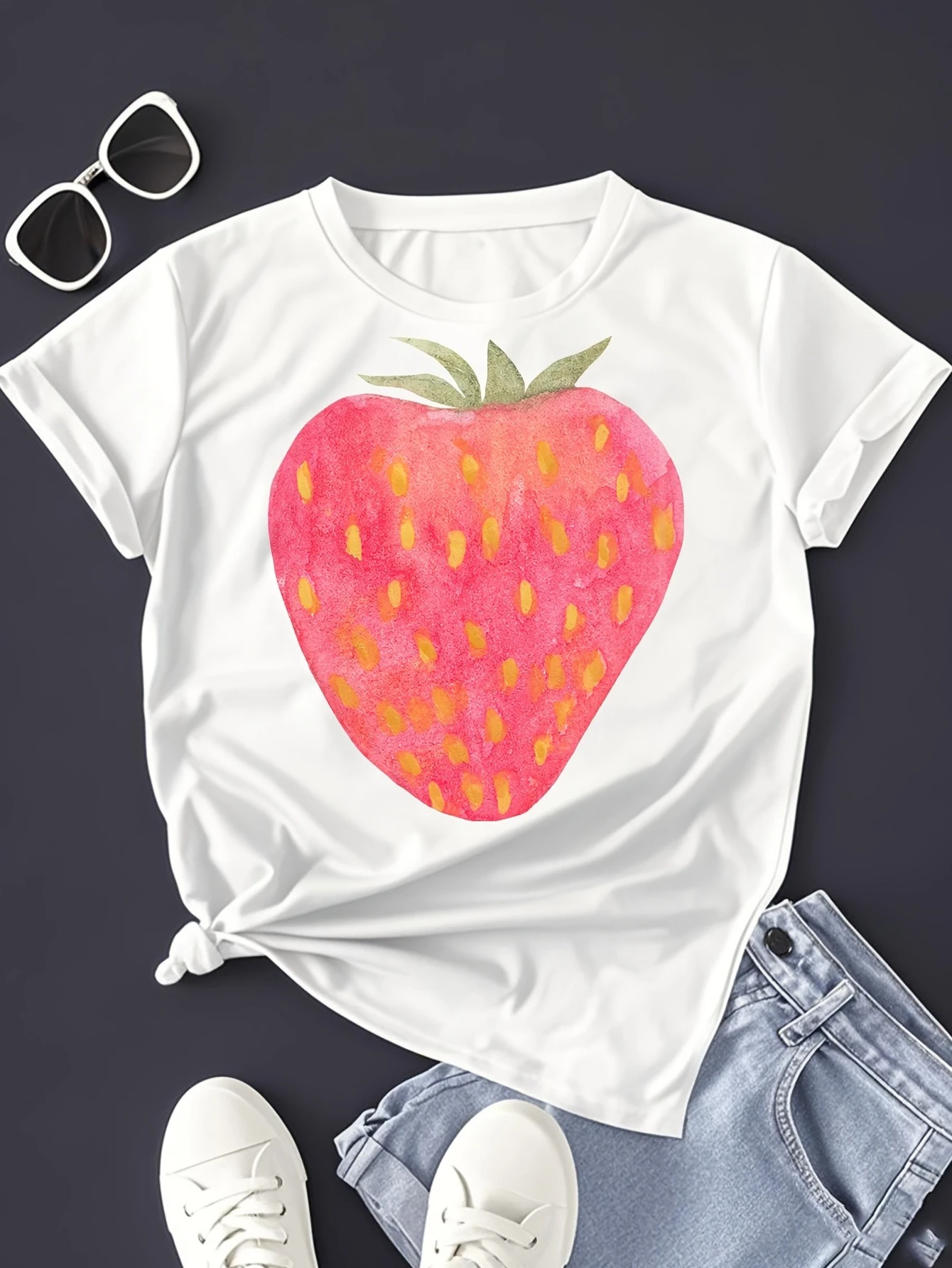 

Летняя милая женская футболка с акварельным клубничным узором и принтом, топ с короткими рукавами и круглым вырезом, повседневная летняя модная одежда