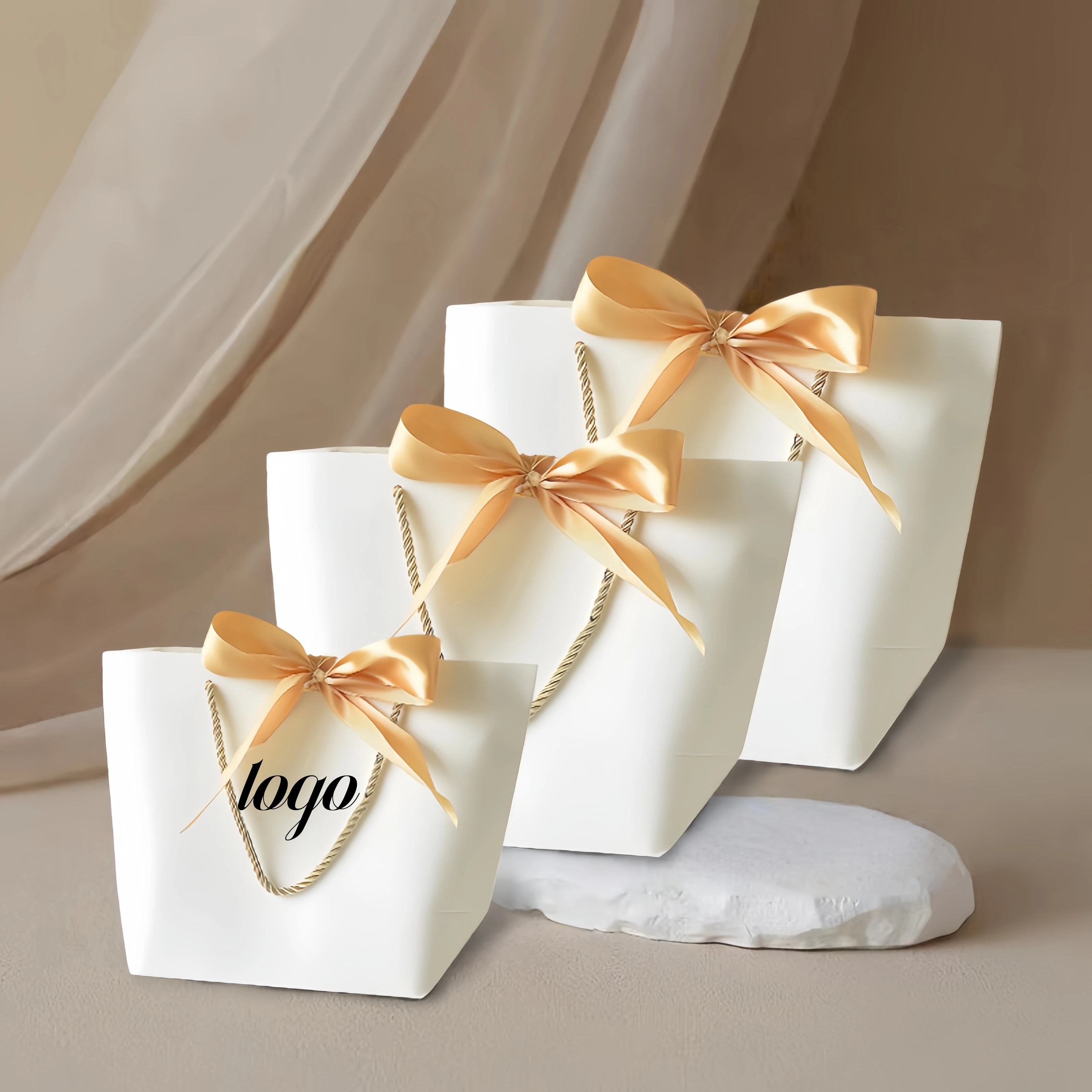 

Large Size Gift Bag Gold Present Box For Pajamas Clothes Shopping Packaging Kraft Paper Bag With Handles Christmas Day Gifts Bag