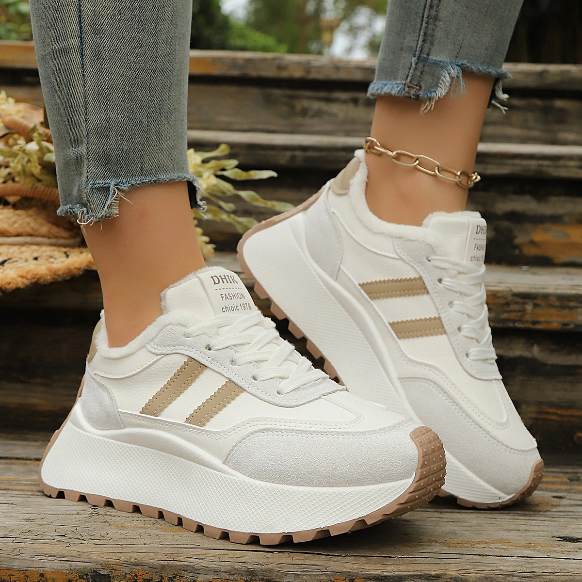 

Outdoor Women Sneakers 2025 New Thick Bottom Women Shoes Casual Patchwork Leather Sneakers Women Comfortable Casual Shoes Ladies