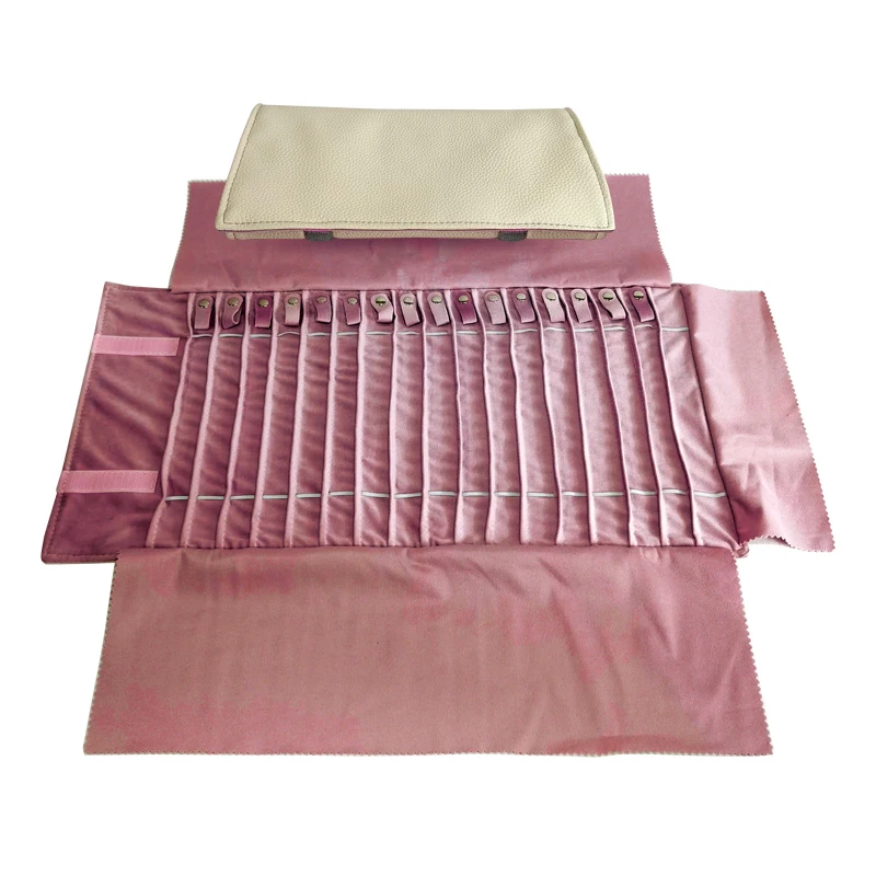 Przenośny organizer na biżuterię, składany woreczek z aksamitu zapobiegający plątaniu, ekspozytor na łańcuszki, bransoletki, akcesoria jubilerskie.