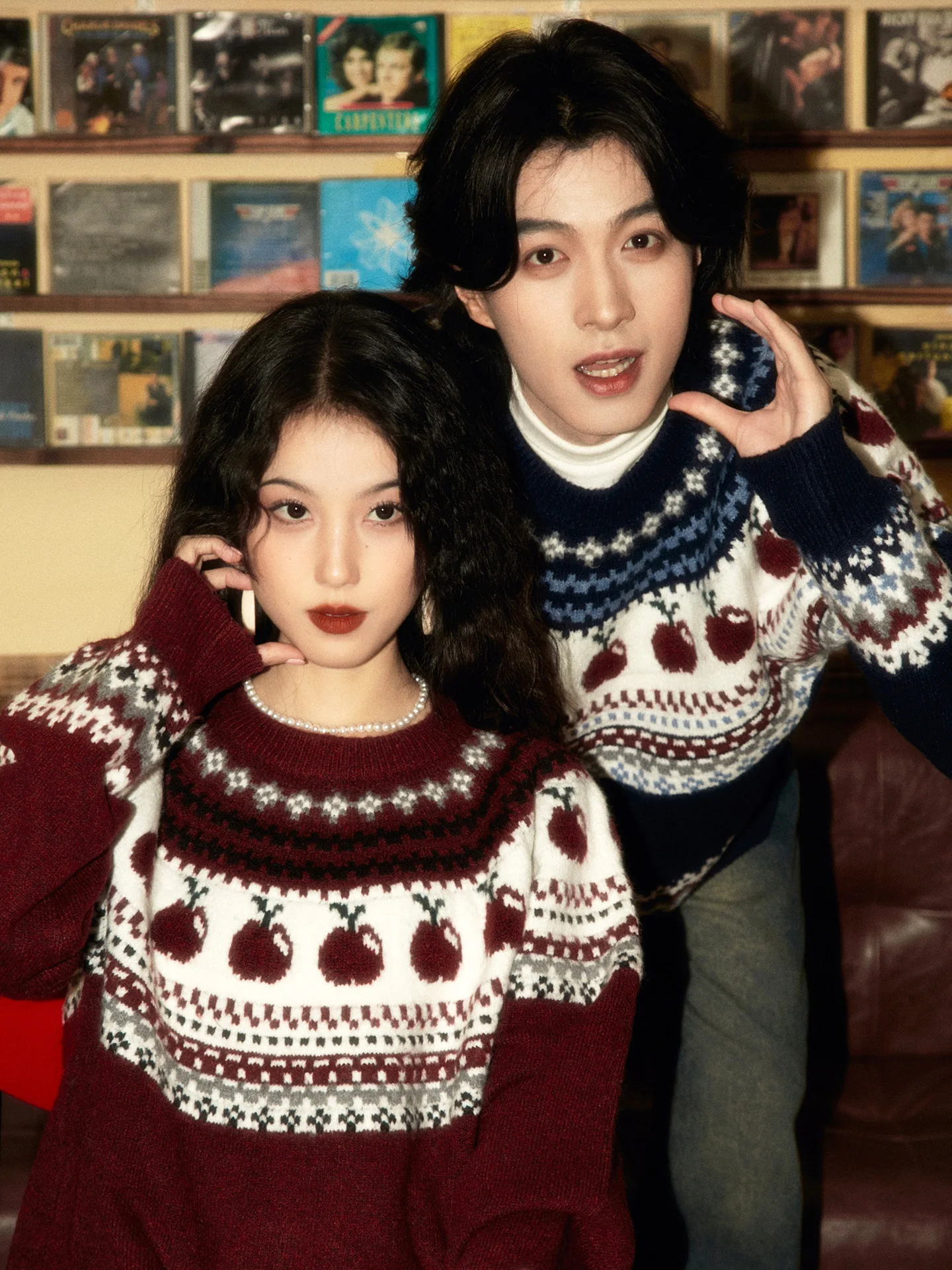 Autumn Winter New Retro Style Men's Round Neck Embroidered Red Sweater Couple Style Loose Casual Navy Blue Knitted Sweater