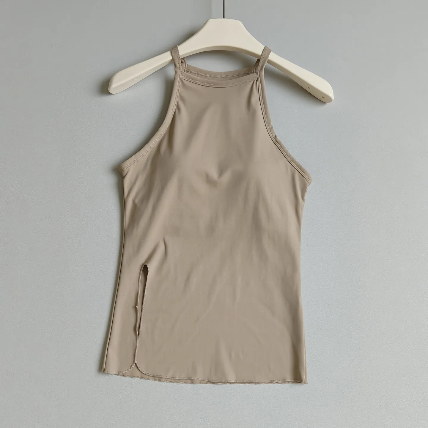 Damen Nude Ärmelloses Yoga-Top mit Brustpolster für Pilates-Training, zum Tragen im Freien mit Schlitzen, Fitness-Top – Detail 5