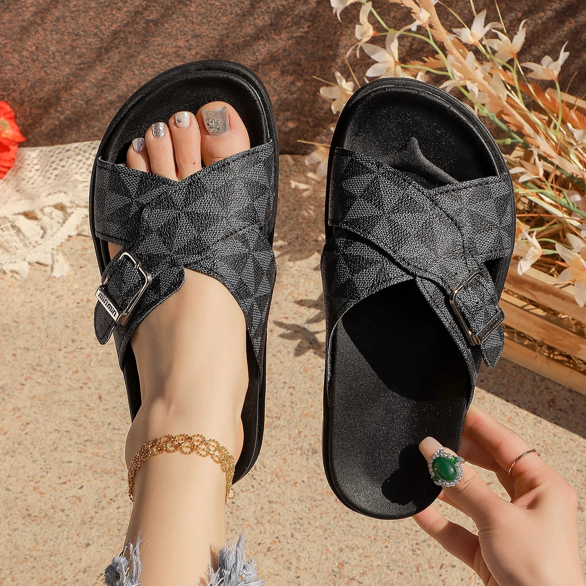 Outdoor Color-blocked Edging  Casual Women's Slippers Summer New One-step Breathable Non-slip Wear-resistant Large Size Slippers