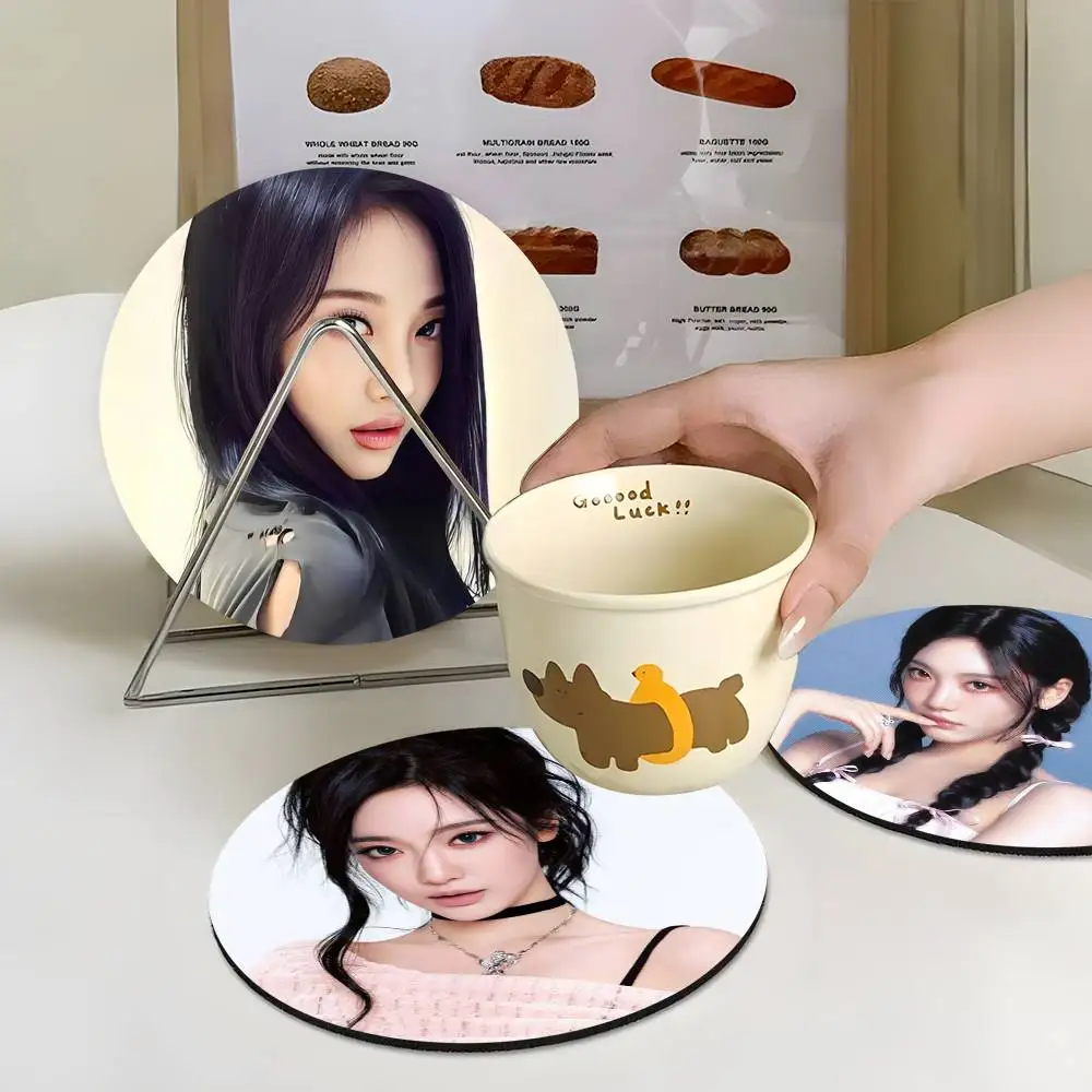 

1pc Singer N-Ningning Wooden Coaster Colour Printing Cup Mat Home Desk Decoration Gifts