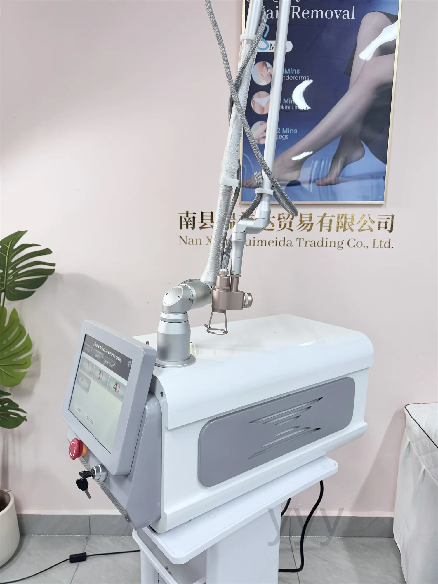 

Портативный аппарат для подтяжки и осветления кожи с CO2, улучшения чувствительности влагалища, удаления растяжек и шрамов, омоложения кожи