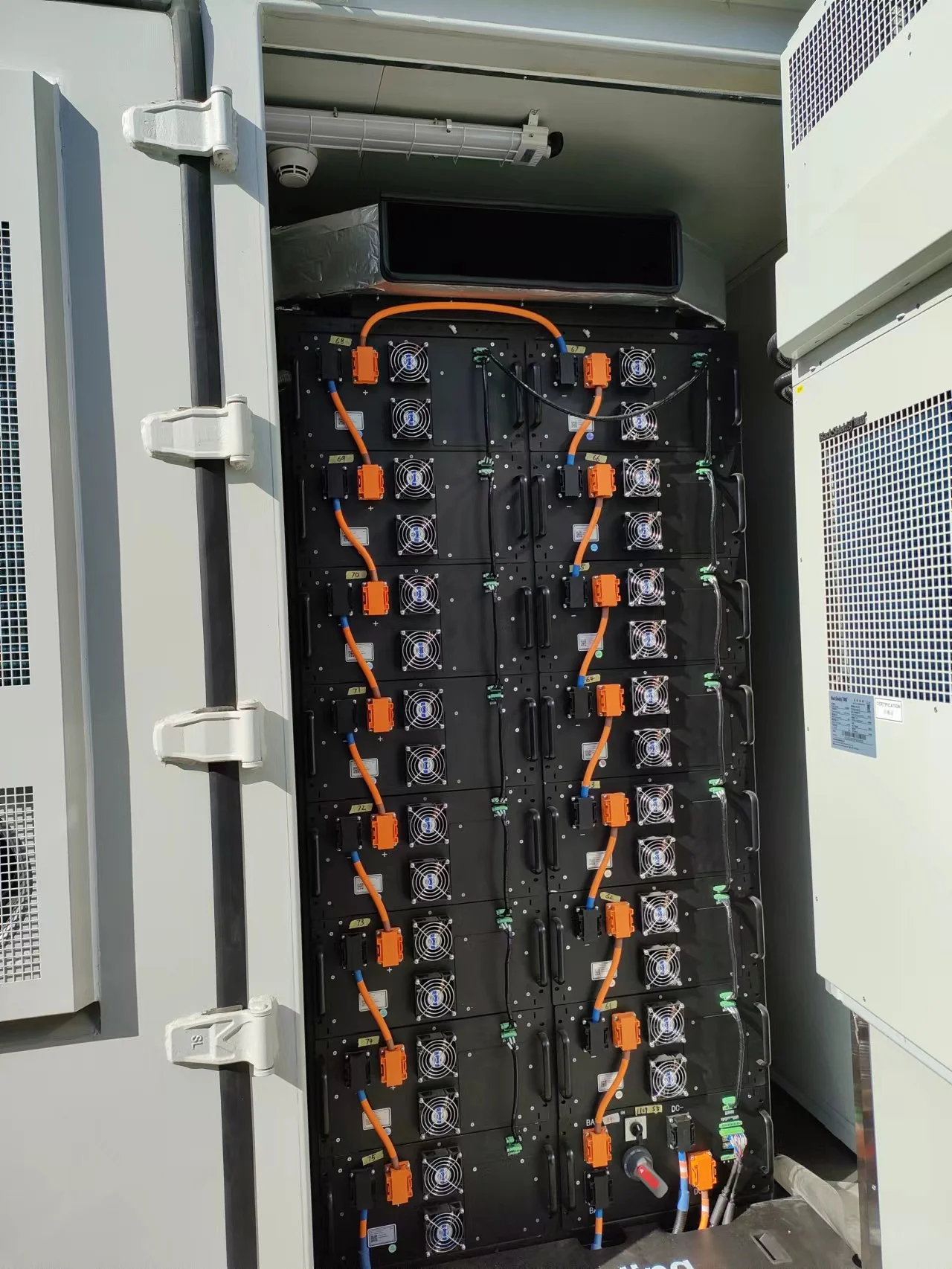 380/400V Commercial IP54 BESS 2.4mWh Power Station LiFePO4 Battery All in One On/Off Grid for Selling Power CE Certified
