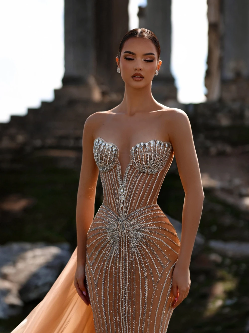 Rhinestones Dainty Straight Prom Dress With Detachable Train Sexy Plunge Neckline Beading Evening Gown Luxury Shiny Banquet Wear