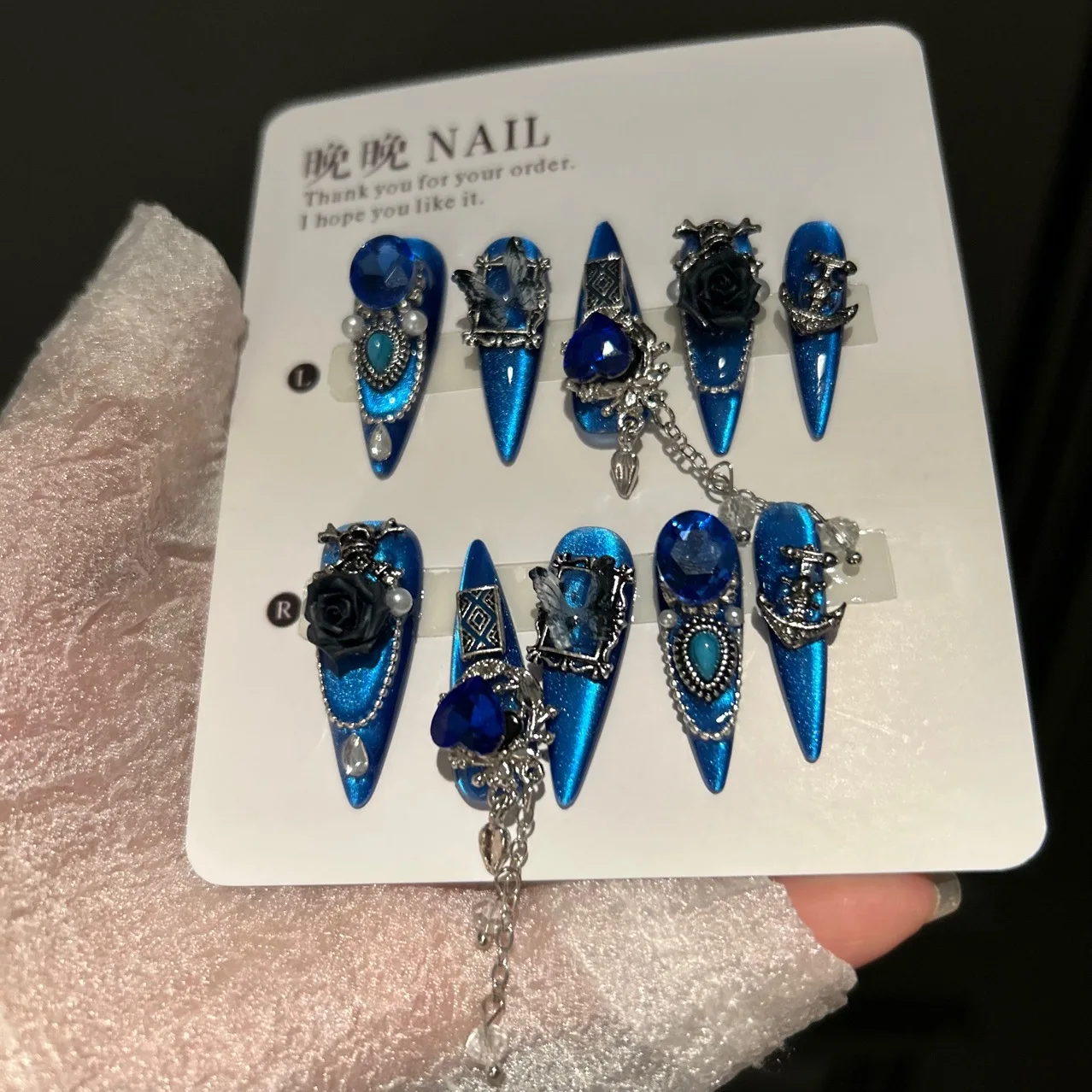 Deep Sea Punk Press-on Nails Set, ABS-Harzbasis mit Legierungsketten/Edelstein/Perlendekor, mehrere Größen für Musikfestivals/Gothic-Outfits/ – Detail 2