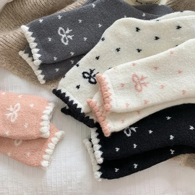 3 أزواج مزيج الكورية نمط الحلو Bowknot أفخم الجوارب النساء 2025 شتاء دافئ فروي البولكا نقطة الجوارب النسائية جوارب قطنية سميكة