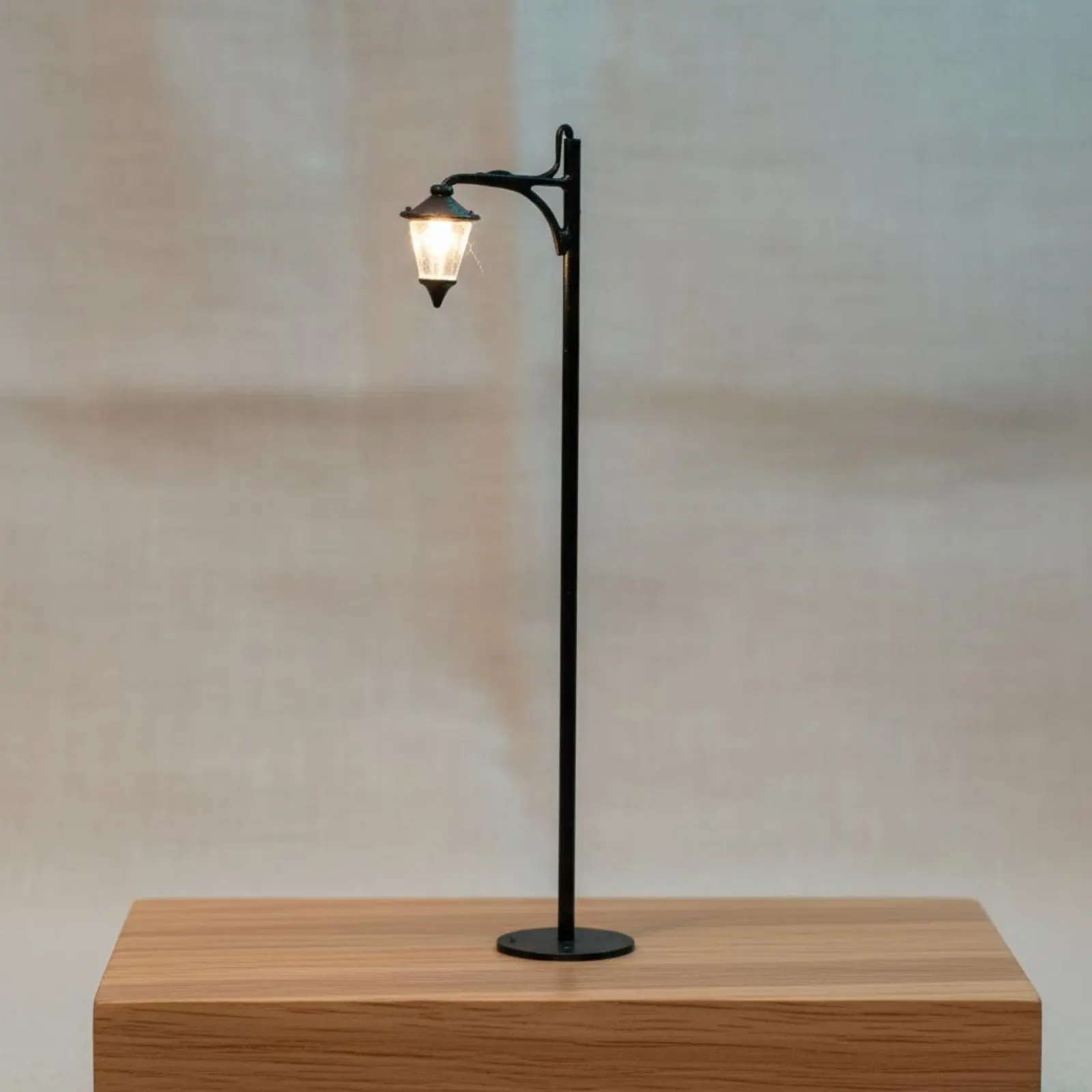 Miniature Street Lamp European & Design Scene Model Street Lamp 1/100 Scale Lamp Post Realistic Design Hobby Supply Stainless