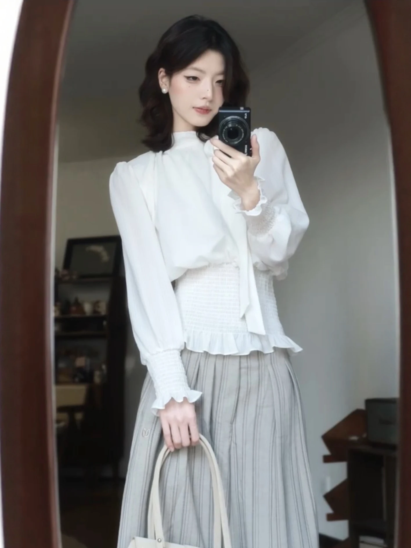 

Ele White irt with Bow Tie Long Sve Slimming Waist Design Spring Faion Puff Sve Women's Top French Sle Cotton...