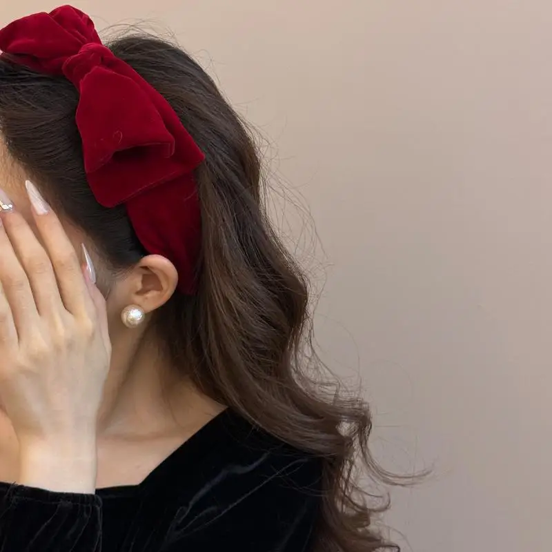 Rot-schwarzes Samt-Stirnband mit breiter Schleife für Mädchen und Frauen, Winter-Haarband, modisches, temperamentvolles Neujahrs-Haar-Accessoire【AliS8】 – Detail 3
