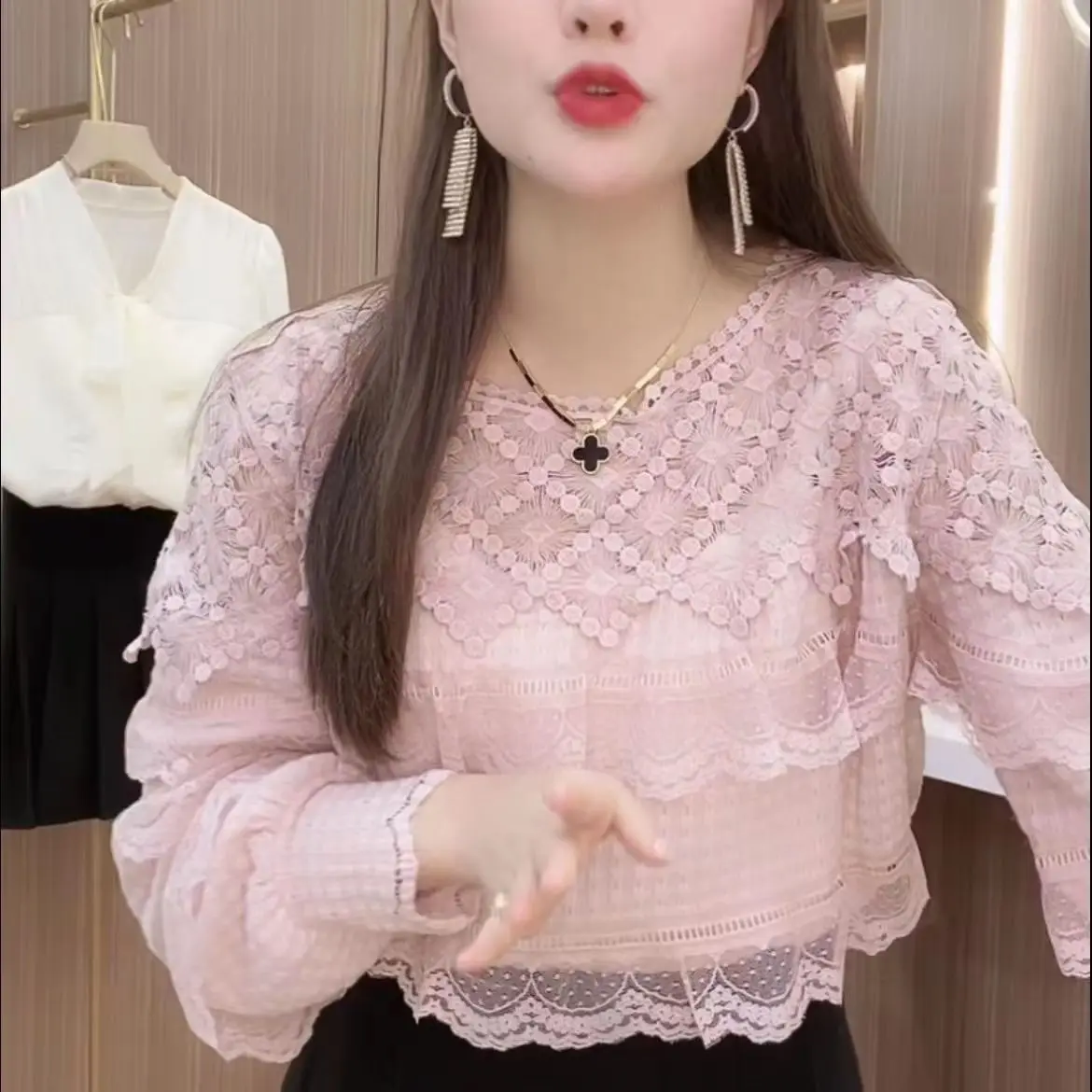 Lace Lace Embroidery Splicing Round Neck Long Sleeved Shirt for Women\'s Spring Temperament Fashion Korean Version Pullover Top