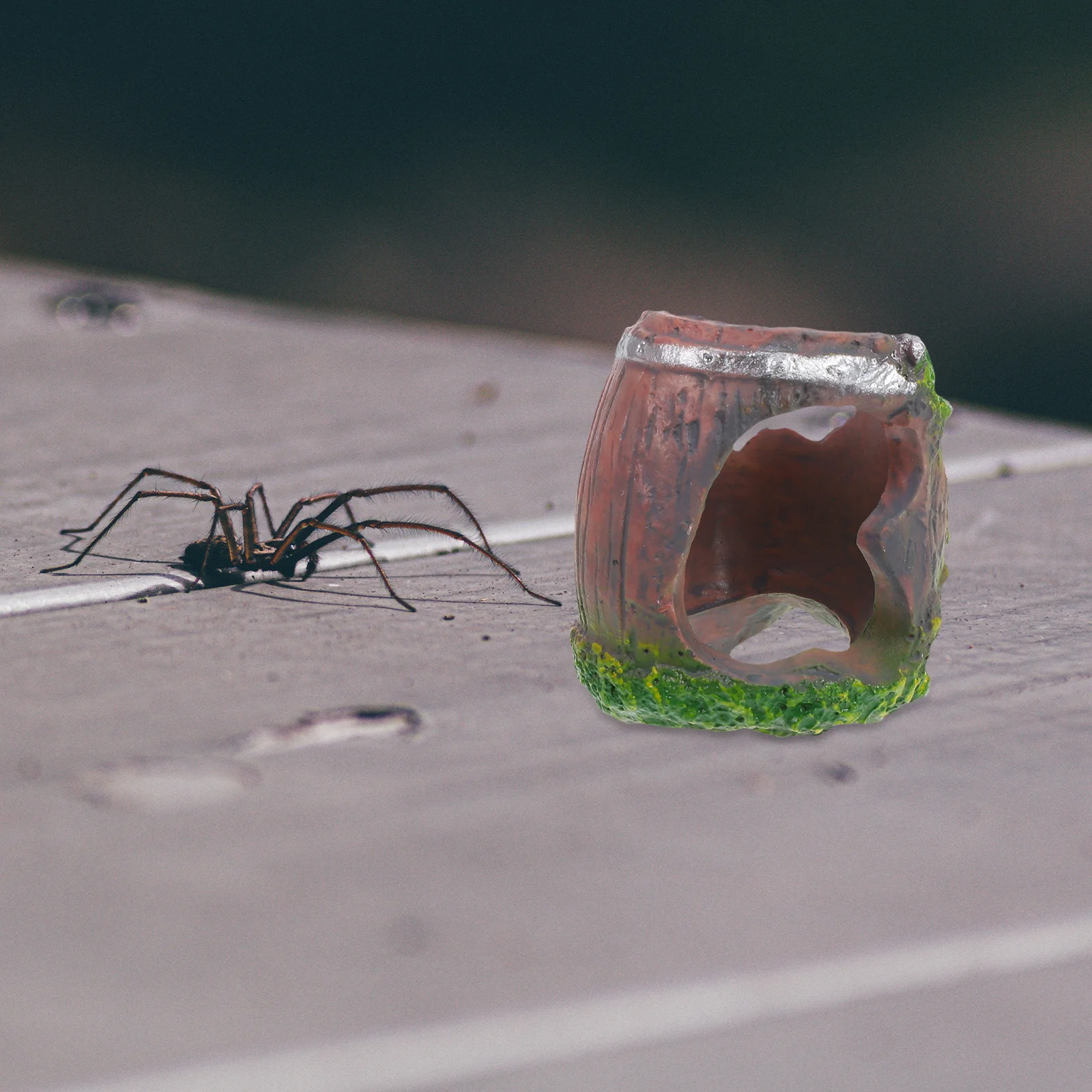 

Broken Barrel Reptile Hideout Cave Ventilated Breeding Habitat for Small Spiders Terrarium Landscape