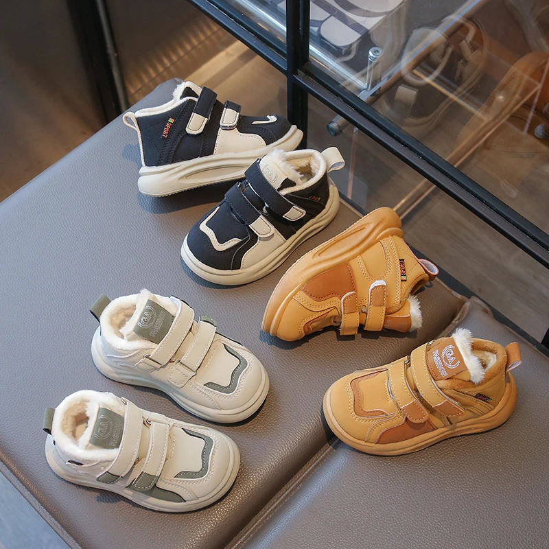 รองเท้ากีฬาเด็ก ปี 2025 รุ่นใหม่สำหรับฤดูหนาว รองเท้าลำลองแบบสวมใส่สบาย รองเท้าวิ่งกลางแจ้ง รองเท้าพื้นเรียบอเนกประสงค์